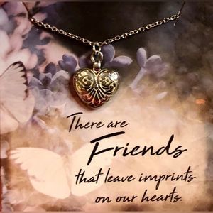 NWOT Heart silver tone pendant and chain 20” -23”